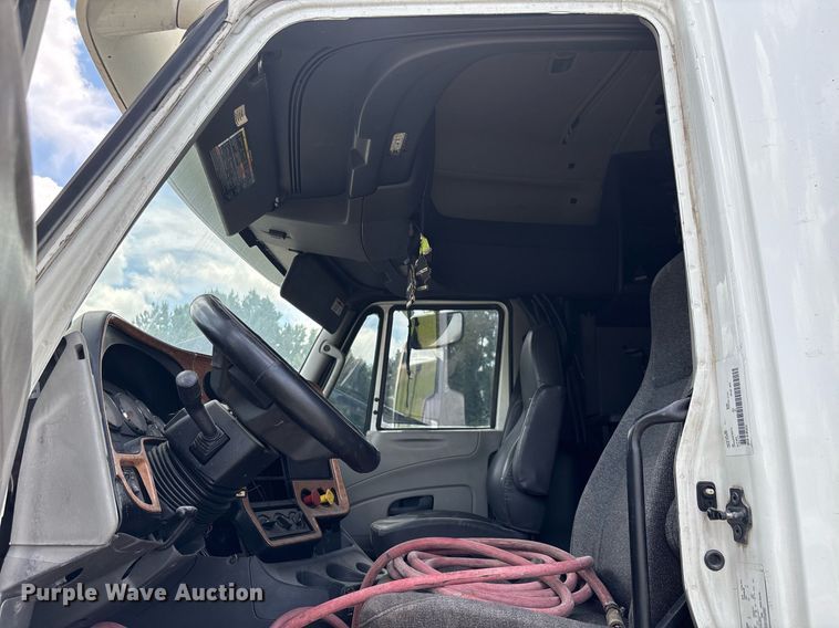 image for item YA0574 2015 International ProStar Plus 122 semi truck