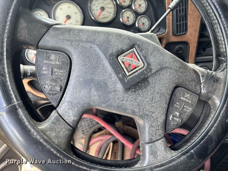 image for item YA0574 2015 International ProStar Plus 122 semi truck