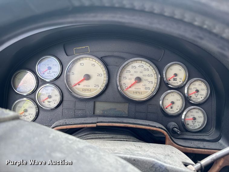 image for item YA0574 2015 International ProStar Plus 122 semi truck