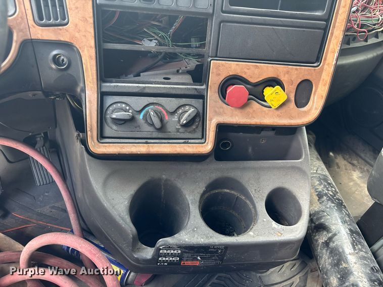 image for item YA0574 2015 International ProStar Plus 122 semi truck