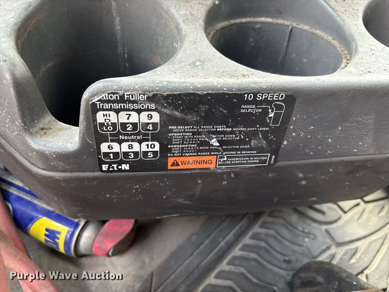 image for item YA0574 2015 International ProStar Plus 122 semi truck