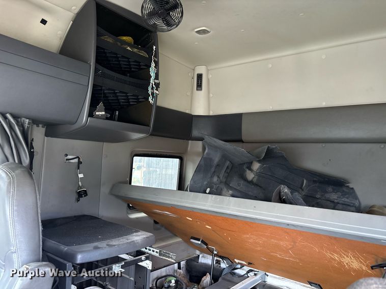 image for item YA0574 2015 International ProStar Plus 122 semi truck