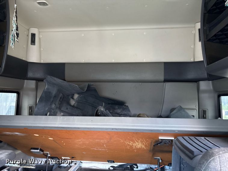 image for item YA0574 2015 International ProStar Plus 122 semi truck