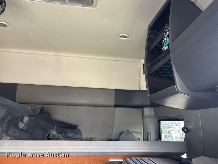 image for item YA0574 2015 International ProStar Plus 122 semi truck