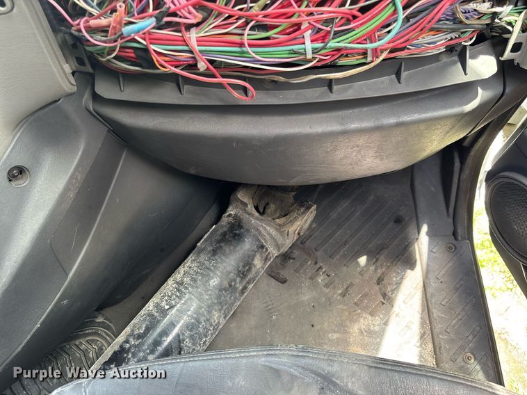 image for item YA0574 2015 International ProStar Plus 122 semi truck