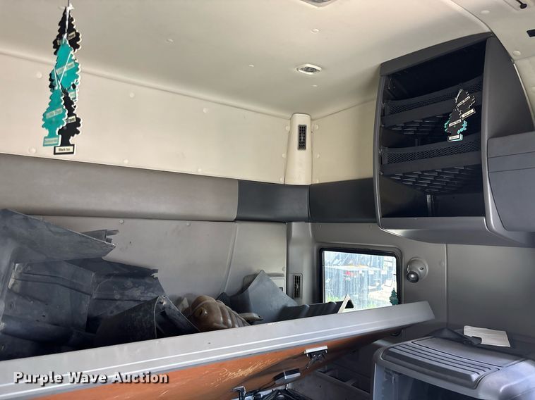 image for item YA0574 2015 International ProStar Plus 122 semi truck