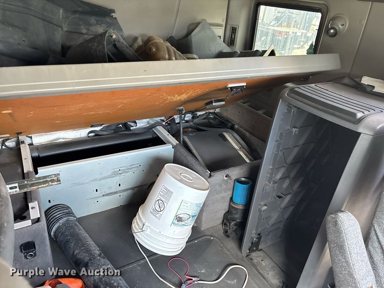 image for item YA0574 2015 International ProStar Plus 122 semi truck