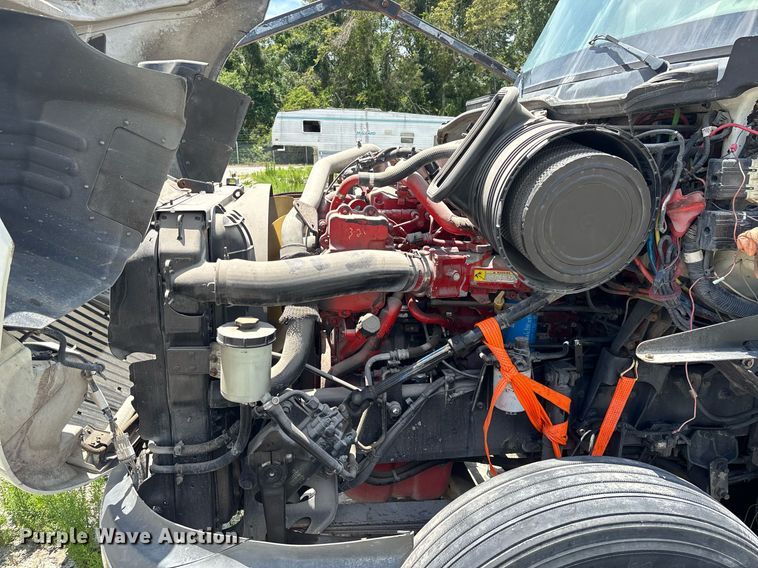 image for item YA0574 2015 International ProStar Plus 122 semi truck