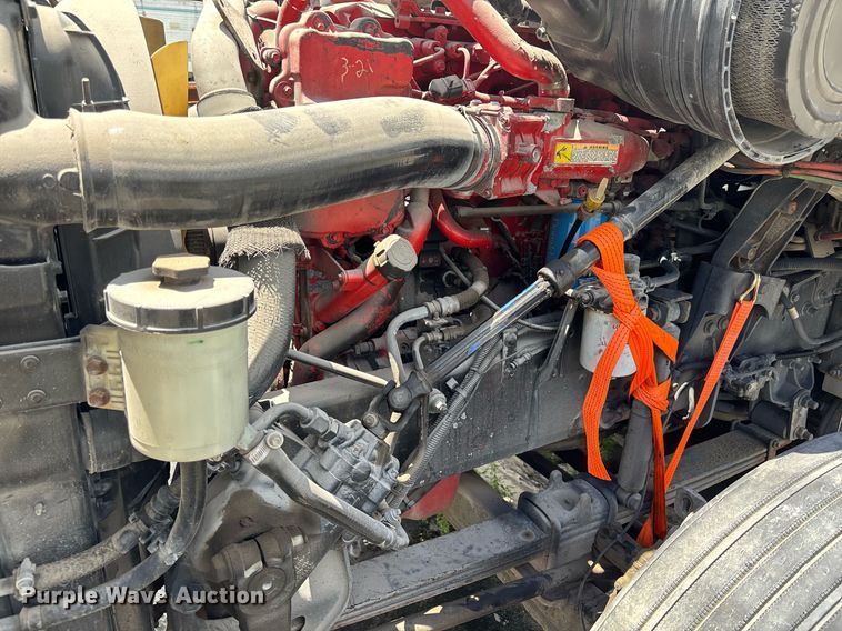 image for item YA0574 2015 International ProStar Plus 122 semi truck