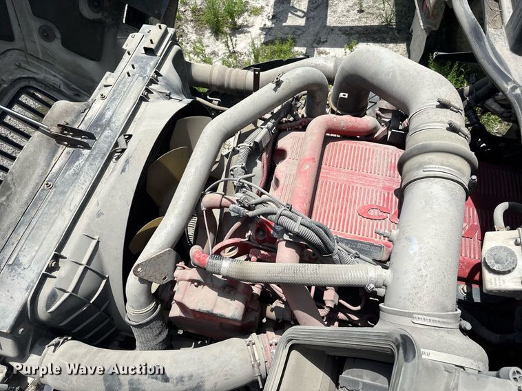 image for item YA0574 2015 International ProStar Plus 122 semi truck