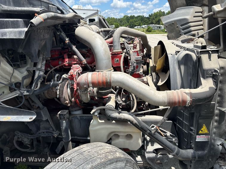 image for item YA0574 2015 International ProStar Plus 122 semi truck