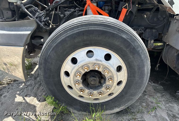 image for item YA0574 2015 International ProStar Plus 122 semi truck