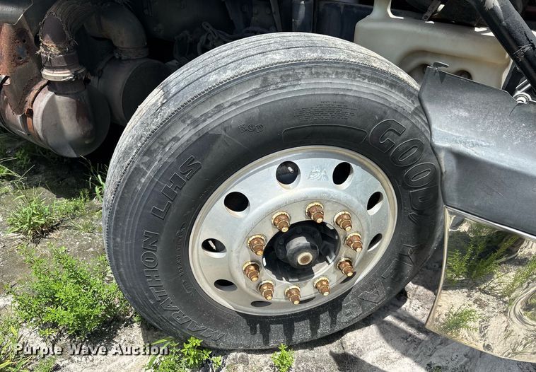 image for item YA0574 2015 International ProStar Plus 122 semi truck