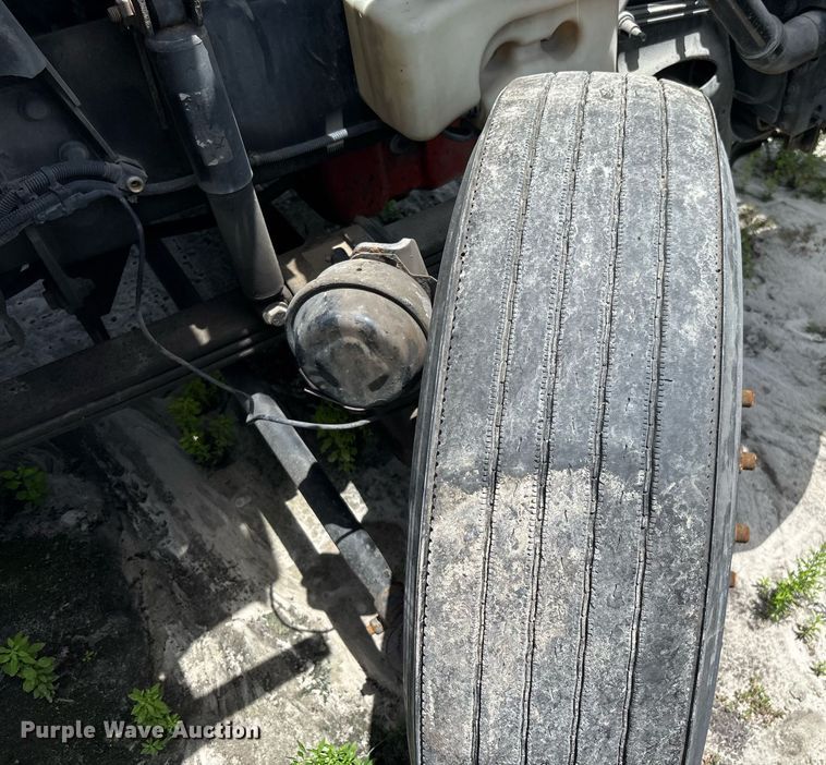 image for item YA0574 2015 International ProStar Plus 122 semi truck