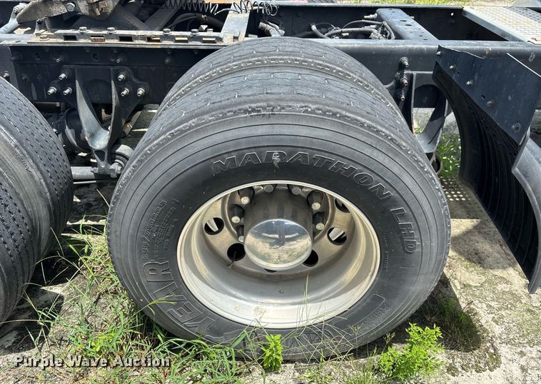 image for item YA0574 2015 International ProStar Plus 122 semi truck