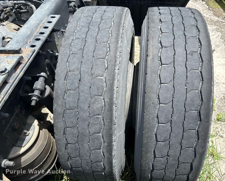 image for item YA0574 2015 International ProStar Plus 122 semi truck