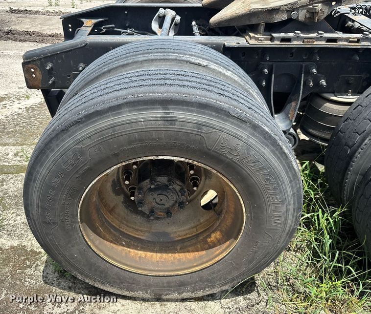 image for item YA0574 2015 International ProStar Plus 122 semi truck