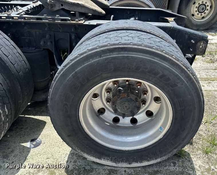 image for item YA0574 2015 International ProStar Plus 122 semi truck