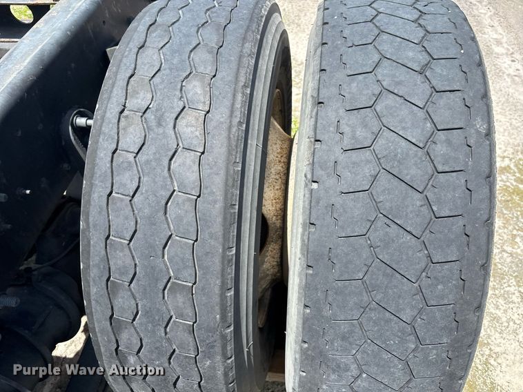 image for item YA0574 2015 International ProStar Plus 122 semi truck