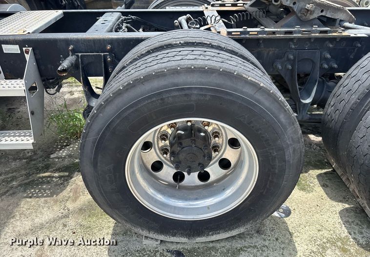 image for item YA0574 2015 International ProStar Plus 122 semi truck