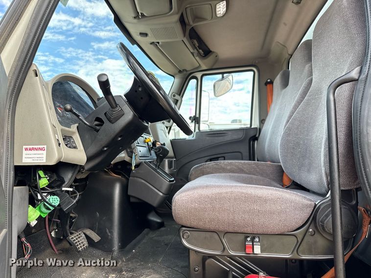 image for item YA0609 2018 International DuraStar 4300 box truck