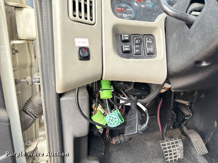 image for item YA0609 2018 International DuraStar 4300 box truck