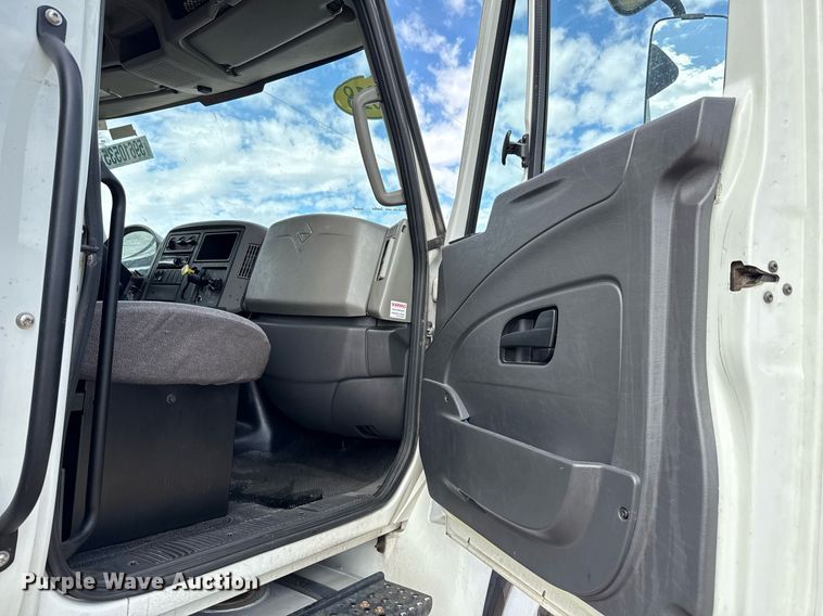 image for item YA0609 2018 International DuraStar 4300 box truck