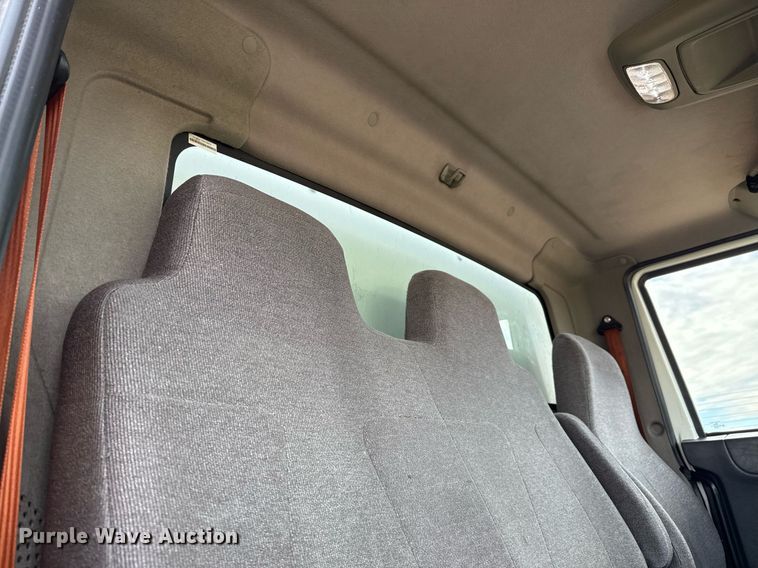 image for item YA0609 2018 International DuraStar 4300 box truck