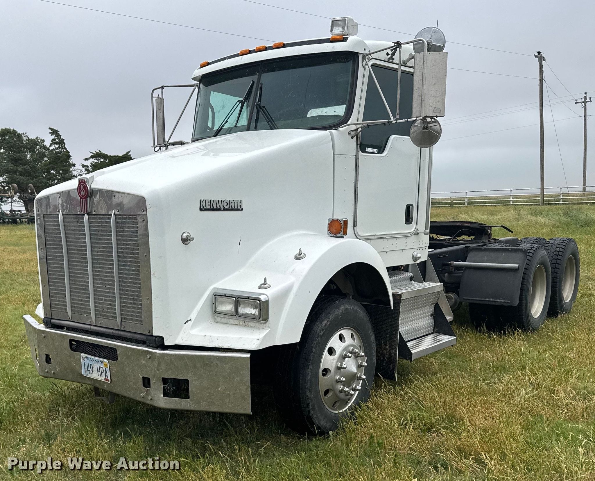 【ken】 2002 Kenworth T300 truck cab and chassis in Chandler, OK
