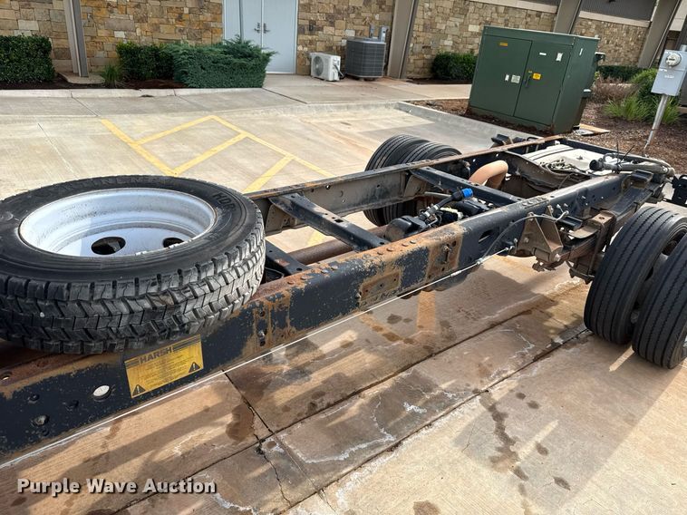 image for item DT6654 2012 Ford F550 truck cab and chassis