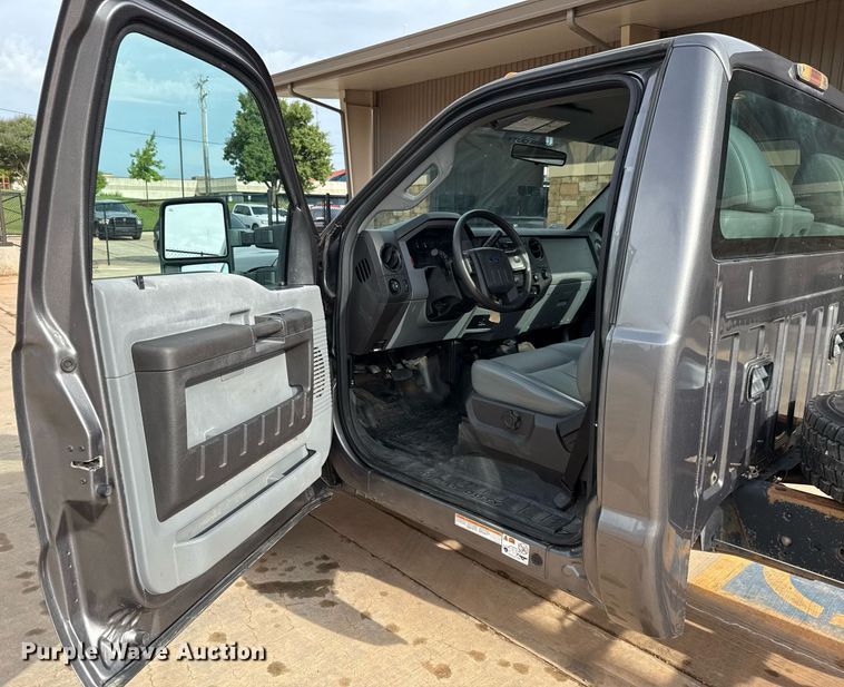 image for item DT6654 2012 Ford F550 truck cab and chassis