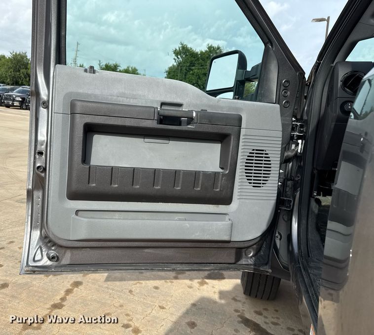 image for item DT6654 2012 Ford F550 truck cab and chassis