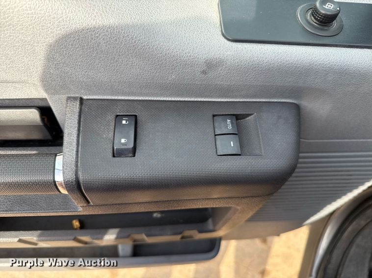 image for item DT6654 2012 Ford F550 truck cab and chassis