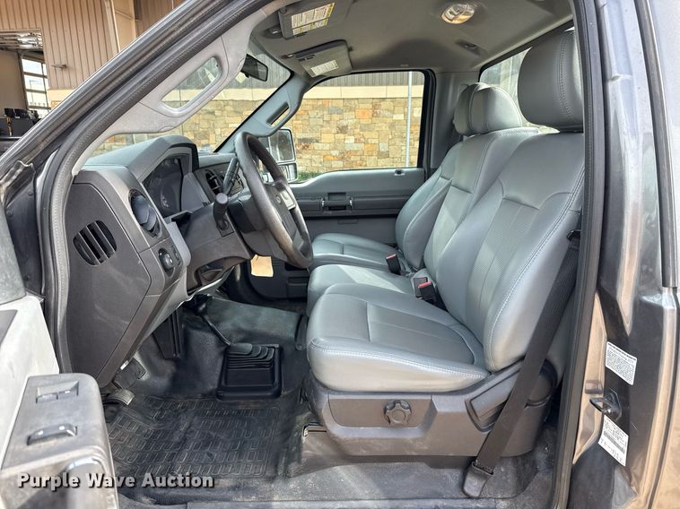 image for item DT6654 2012 Ford F550 truck cab and chassis