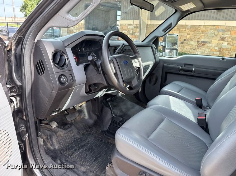 image for item DT6654 2012 Ford F550 truck cab and chassis