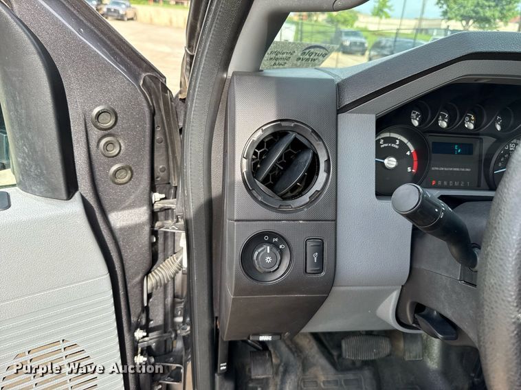 image for item DT6654 2012 Ford F550 truck cab and chassis