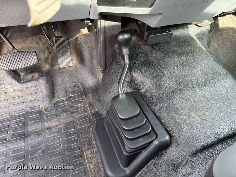 image for item DT6654 2012 Ford F550 truck cab and chassis