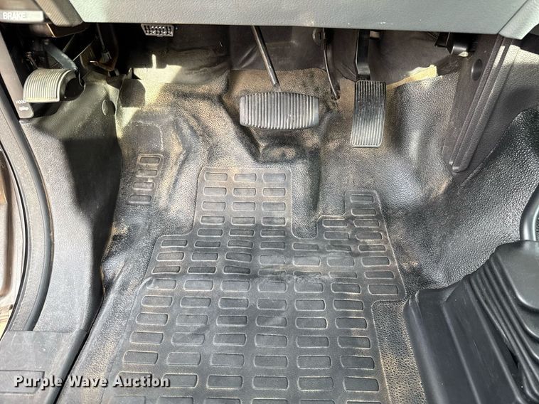 image for item DT6654 2012 Ford F550 truck cab and chassis