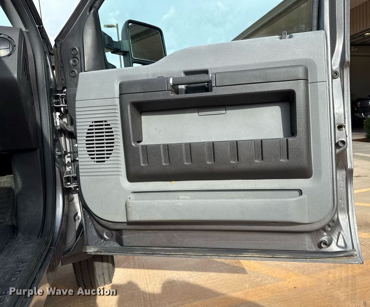 image for item DT6654 2012 Ford F550 truck cab and chassis