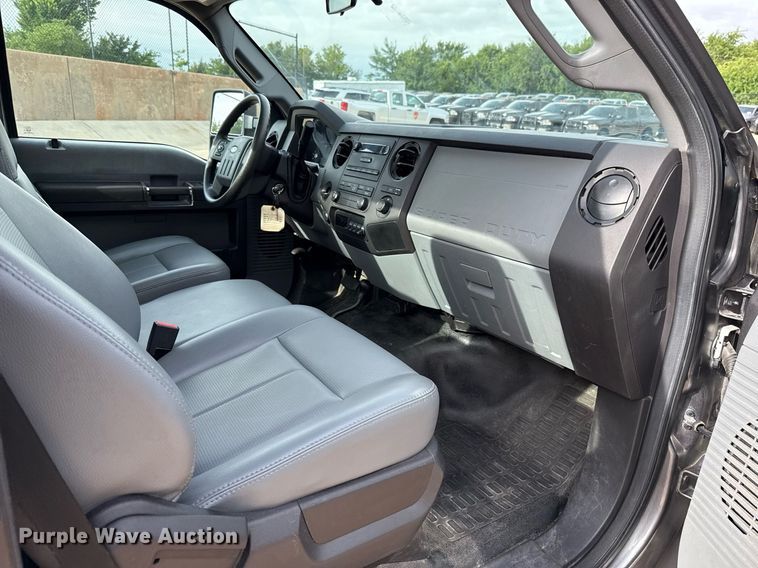 image for item DT6654 2012 Ford F550 truck cab and chassis