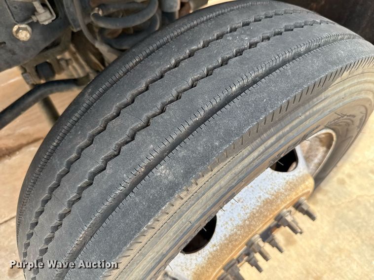 image for item DT6654 2012 Ford F550 truck cab and chassis