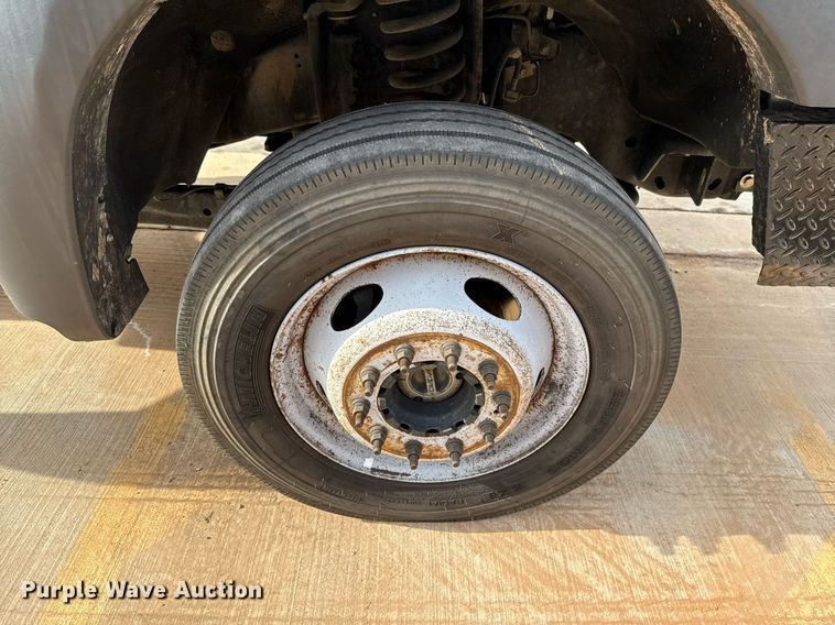 image for item DT6654 2012 Ford F550 truck cab and chassis