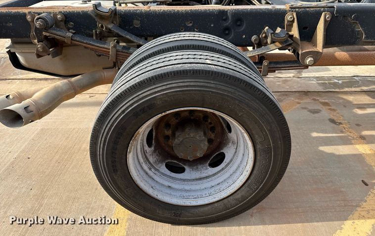 image for item DT6654 2012 Ford F550 truck cab and chassis