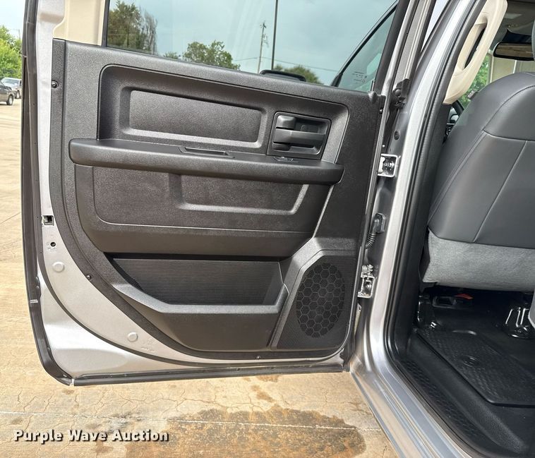 image for item DT6656 2019 Dodge Ram 1500 Crew Cab pickup truck