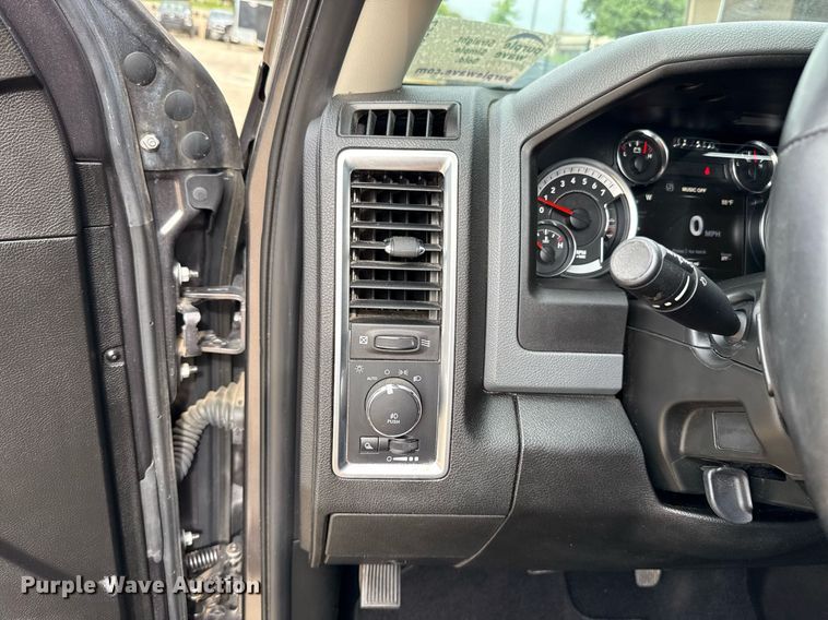 image for item DT6657 2019 Dodge Ram 1500 Crew Cab pickup truck