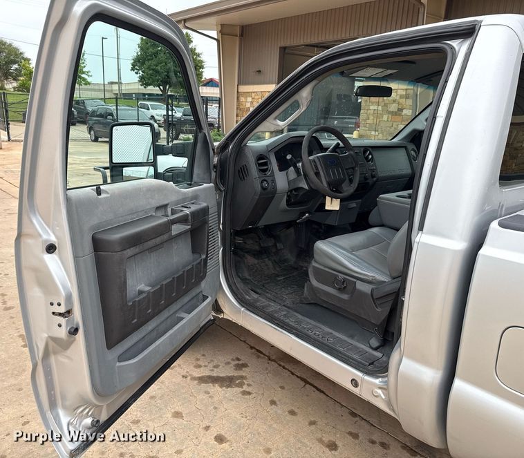 image for item DT6665 2013 Ford F250 Super Duty pickup truck