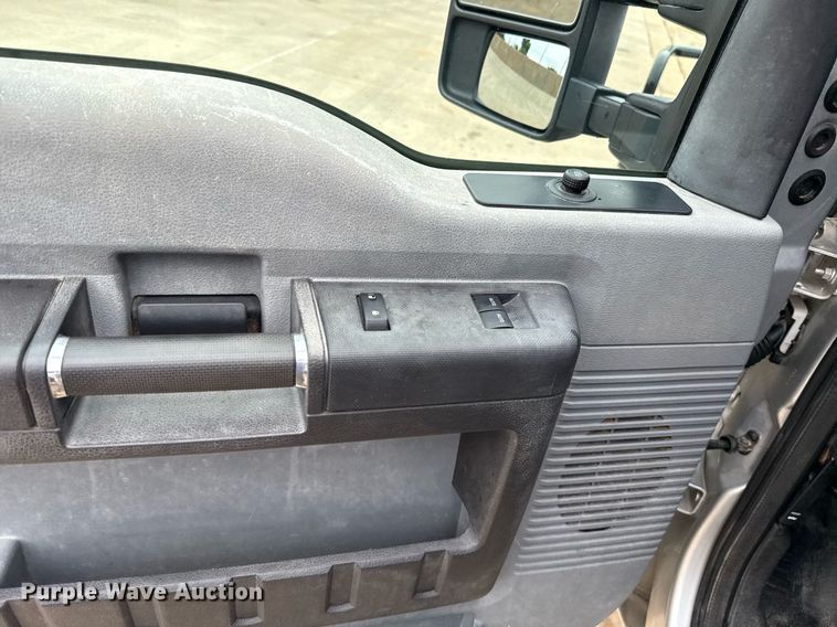 image for item DT6665 2013 Ford F250 Super Duty pickup truck