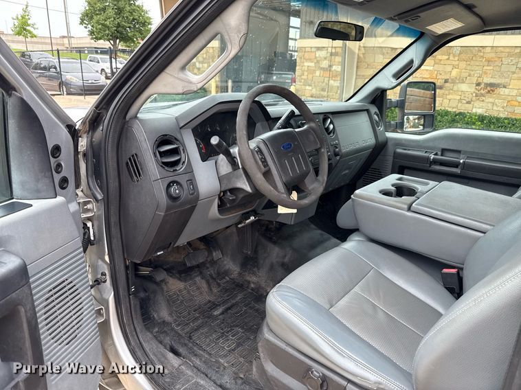 image for item DT6665 2013 Ford F250 Super Duty pickup truck