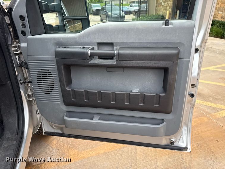 image for item DT6665 2013 Ford F250 Super Duty pickup truck