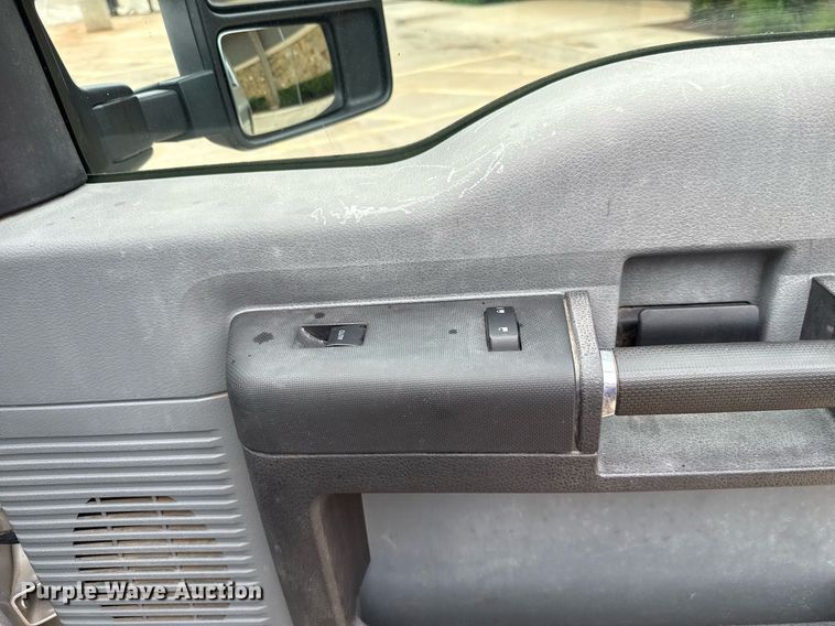 image for item DT6665 2013 Ford F250 Super Duty pickup truck